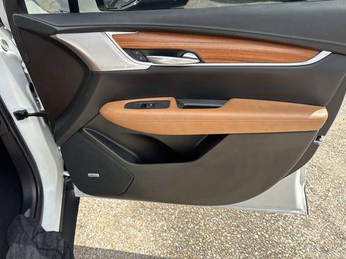 Used 2021 Cadillac XT5 Premium Luxury FWD image 16