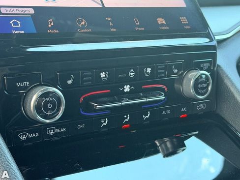 Certified 2024 Jeep Grand Cherokee Overland w/ Luxury Tech Group IV AWD/4WD image 27