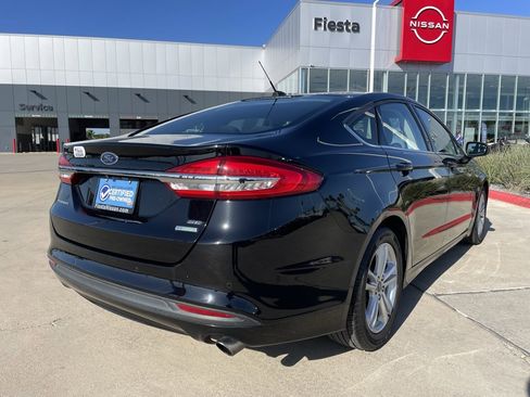 Used 2018 Ford Fusion SE w/ Fusion SE Technology Package image 3