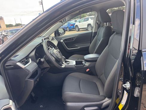Used 2025 Toyota RAV4 LE AWD/4WD image 25