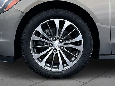 Used 2017 Buick LaCrosse Essence image 10