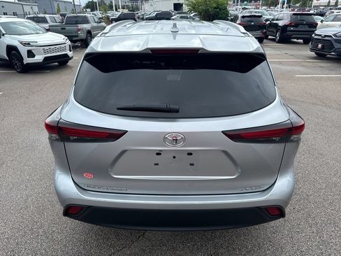 Used 2025 Toyota Highlander XLE AWD/4WD image 6
