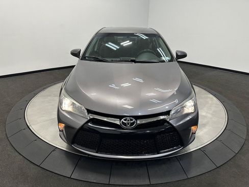 Used 2017 Toyota Camry SE FWD image 3