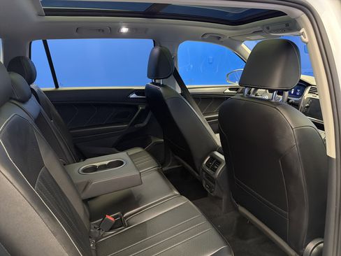 Certified 2023 Volkswagen Tiguan SE w/ Panoramic Sunroof Package image 24