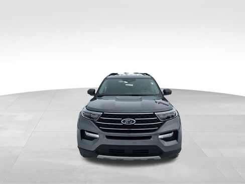Used 2022 Ford Explorer XLT w/ Equipment Group 202A image 3