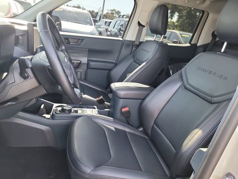 Used 2025 Ford Maverick Lariat w/ Black Appearance Package AWD/4WD image 16
