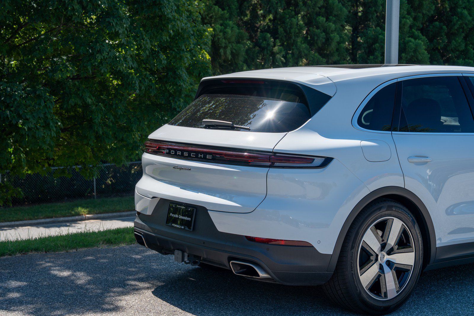 Certified 2026 Porsche Cayenne E-Hybrid AWD/4WD image 13