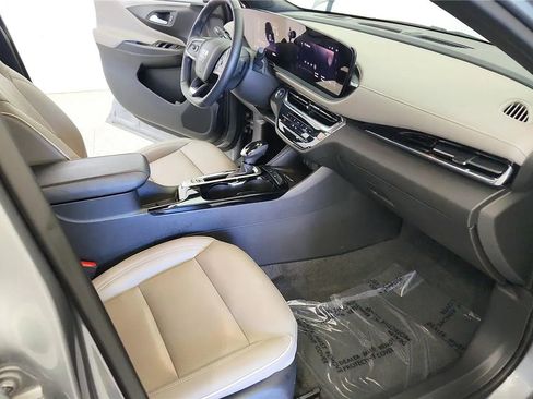 Used 2024 Buick Envista Avenir image 35