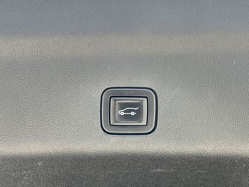 Used 2021 GMC Yukon XL Denali w/ Denali Premium Package image 28