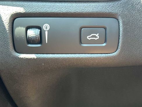 Used 2019 Volvo XC60 T5 Momentum w/ Multimedia Package AWD/4WD image 27