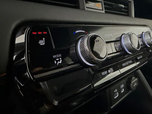 Certified 2025 Honda Pilot TrailSport image 24