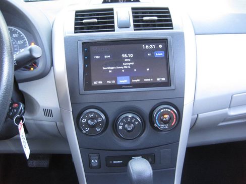 Used 2013 Toyota Corolla L FWD image 27