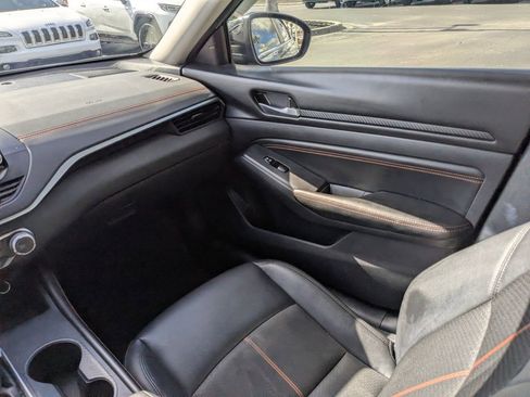 Used 2022 Nissan Altima 2.5 SR image 17