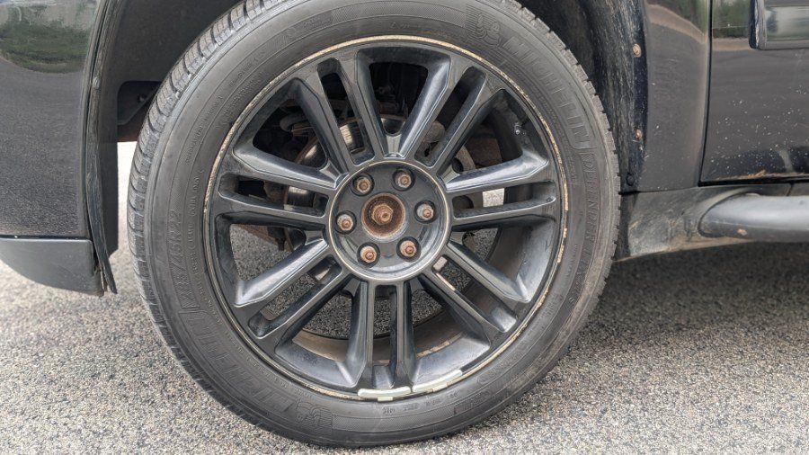 Used 2010 Chevrolet Suburban LT w/ Luxury Package AWD/4WD image 21