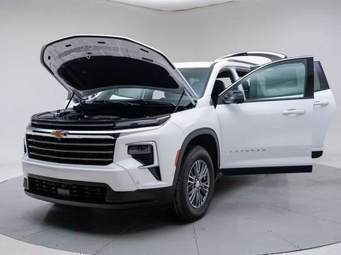 New 2026 Chevrolet Traverse LT w/ Enhanced Driving Package FWD image 17