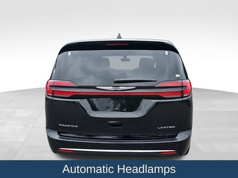 Used 2026 Chrysler Pacifica Limited FWD image 7