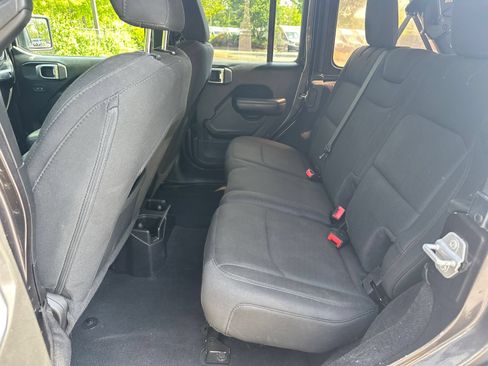Used 2019 Jeep Wrangler Unlimited Sport S AWD/4WD image 23
