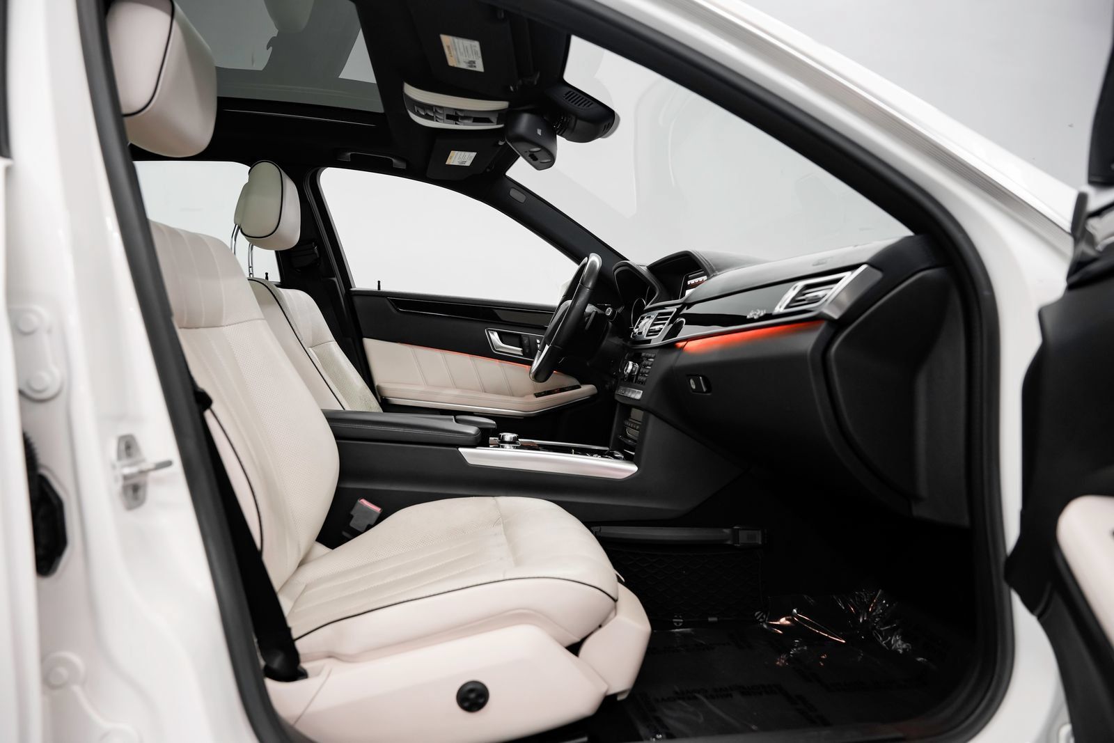 Used 2015 Mercedes-Benz E 400 Sedan image 25