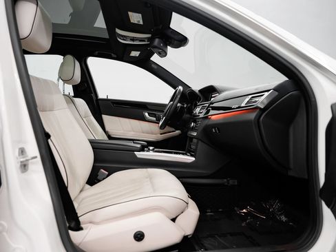 Used 2015 Mercedes-Benz E 400 Sedan image 25