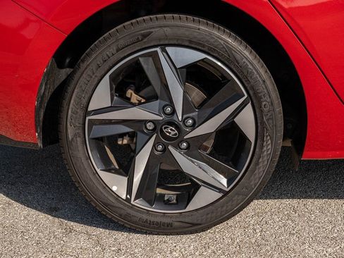 Used 2023 Hyundai Elantra Limited image 9