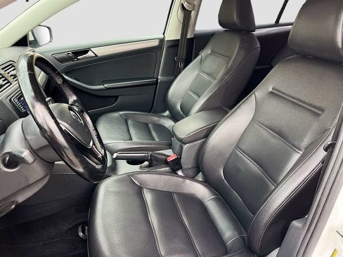 Used 2017 Volkswagen Jetta SE FWD image 19