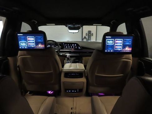 Certified 2024 Cadillac Escalade Premium Luxury w/ Performance Package AWD/4WD image 28