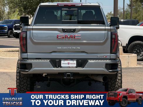 Used 2024 GMC Sierra 2500 AT4 w/ AT4 Preferred Package AWD/4WD image 5