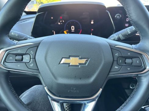 Used 2025 Chevrolet Trax LT w/ LT Convenience Package FWD image 28