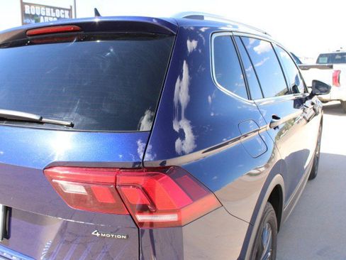 Used 2024 Volkswagen Tiguan SE w/ Panoramic Sunroof Package AWD/4WD image 9