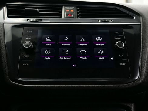 Used 2023 Volkswagen Tiguan SE R-Line FWD image 24