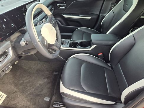 Certified 2025 Kia K4 GT-Line Turbo FWD image 11