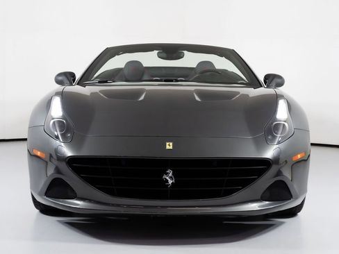 Used 2015 Ferrari California T RWD image 23