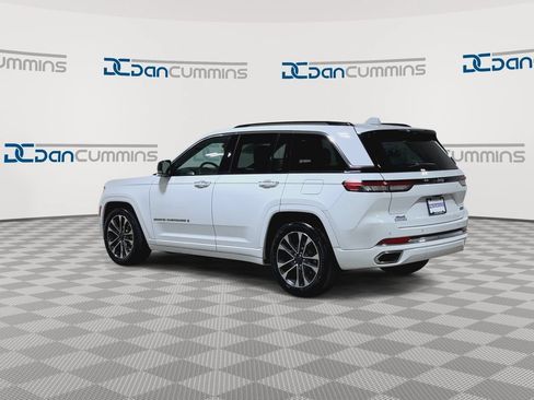 Used 2022 Jeep Grand Cherokee Overland w/ Luxury Tech Group IV AWD/4WD image 6