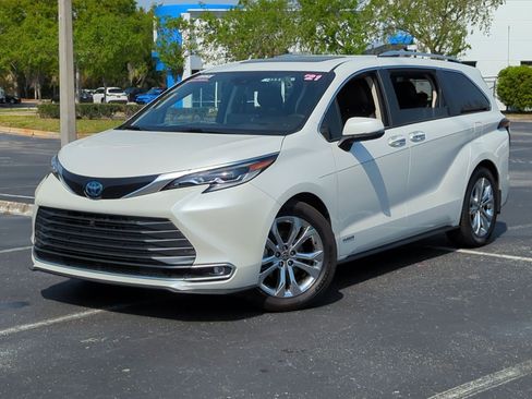 Used 2021 Toyota Sienna Platinum FWD image 1