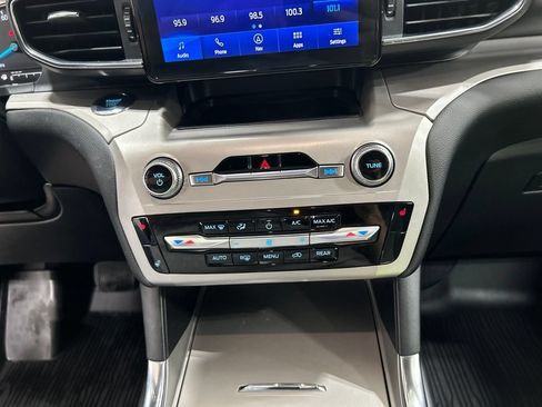 Certified 2022 Ford Explorer XLT w/ Equipment Group 202A AWD/4WD image 22