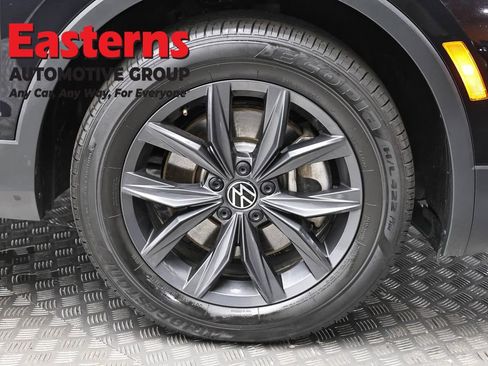 Used 2024 Volkswagen Tiguan SE image 29
