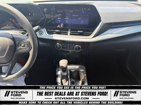 Used 2025 Chevrolet Trax LT FWD image 24