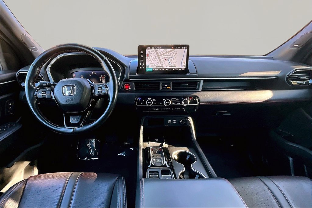 Used 2025 Honda Pilot Black Edition image 8