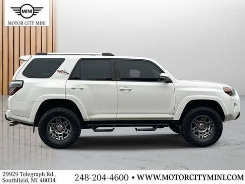 Used 2018 Toyota 4Runner TRD Off-Road Premium w/ TRD Performance Package image 2