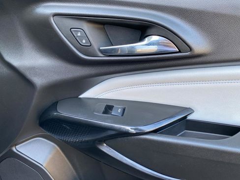 Used 2025 Chevrolet Trax LT w/ Driver Confidence Package image 40