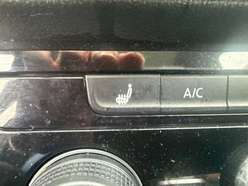 Certified 2023 Volkswagen Taos SE FWD image 15