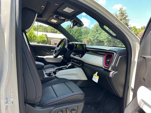New 2026 GMC Canyon AT4X w/ AT4X AEV Edition AWD/4WD image 50