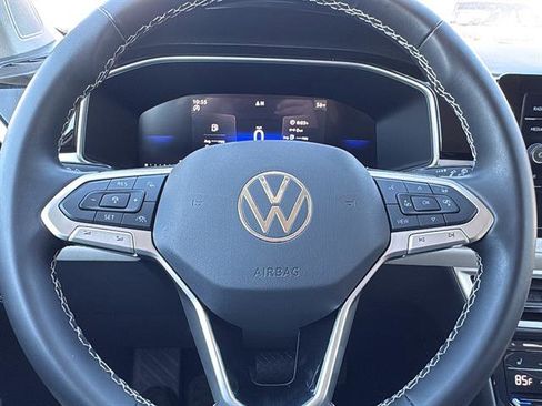 Certified 2025 Volkswagen Taos SE w/ Black Wheel Package image 16
