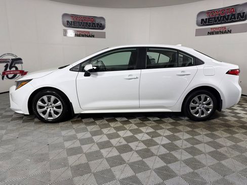 Used 2025 Toyota Corolla LE image 6
