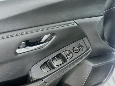 Used 2025 Nissan Sentra SV FWD image 15