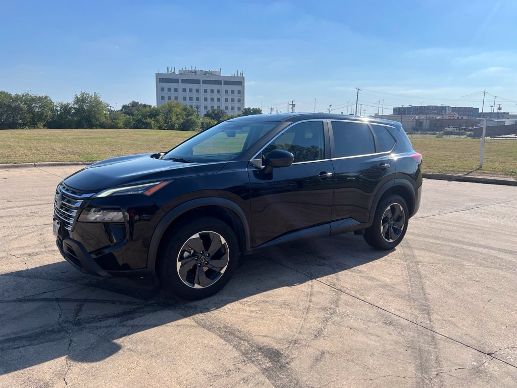 Used 2024 Nissan Rogue SV FWD image 1