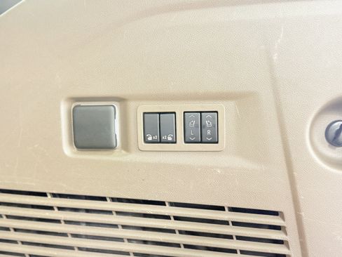 Certified 2021 GMC Yukon Denali w/ Denali Premium Package image 12