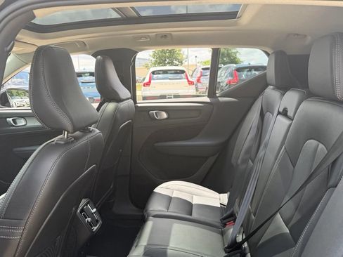 Used 2025 Volvo XC40 B5 Core AWD/4WD image 14