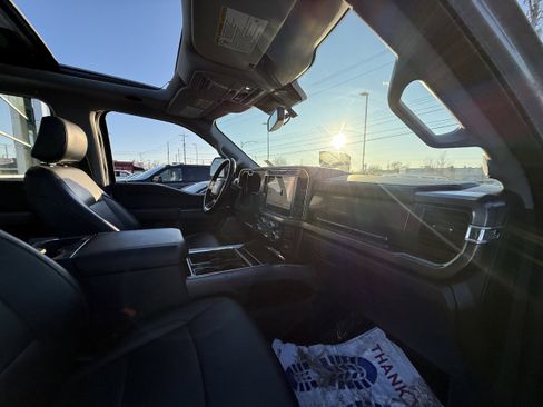 Used 2025 Ford F250 Lariat w/ Black Appearance Package image 24