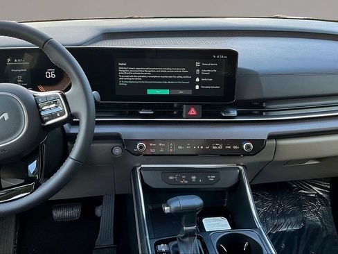 New 2026 Kia Carnival EX FWD image 6